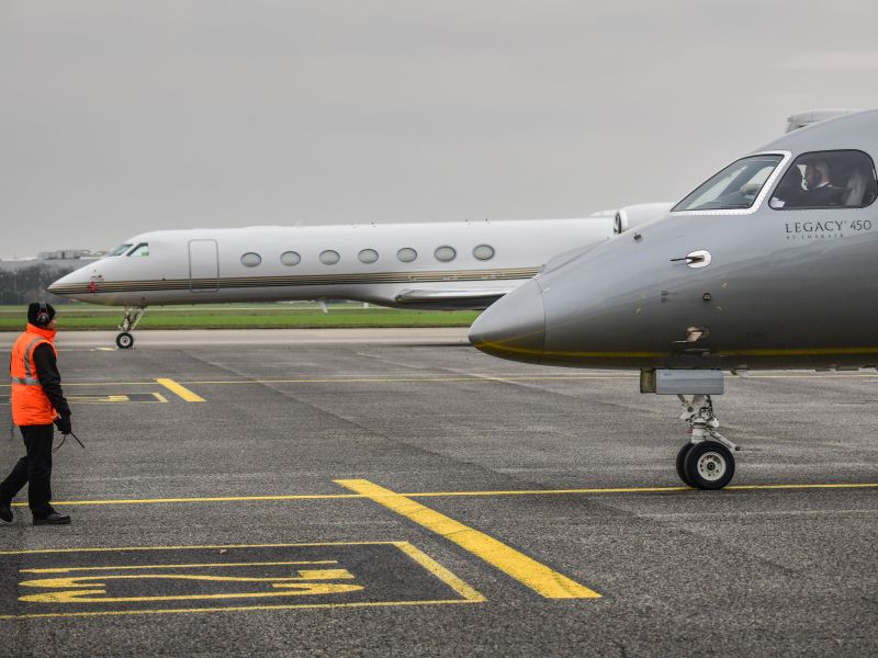 Aéroport Lyon-Bron - VINCI Airports